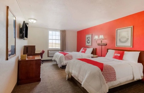 Morton Hotel | Affordable Hotel Close to Ackerman Farms Farmers Market and McClallen Park