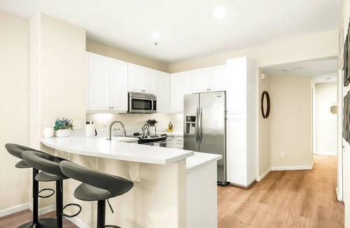 Pacific Terrace House | Amazing Location, Close 2 Seaport Village W/Gym & Parking!