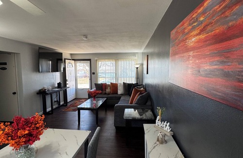 Jennings House | Aurora Adobe in St. Louis Tremendous 3Bedroom House with AC