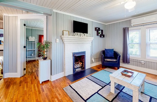 Horse Shoe Cabin | Awesome two-home compound in Horse Shoe with fireplaces, firepit, patio & grill