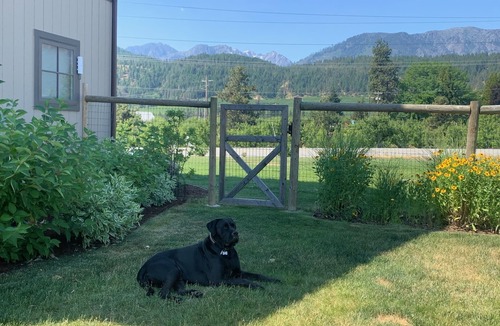 Leavenworth House | Barn-style Home, Mountain Views, 2 mi to Leavenworth. Dog visitors welcome!