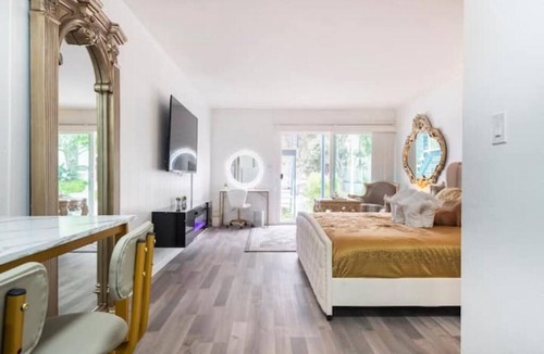 Crown Point Apartment | Bay Bliss: Luxurious Comfort with Stunning Views