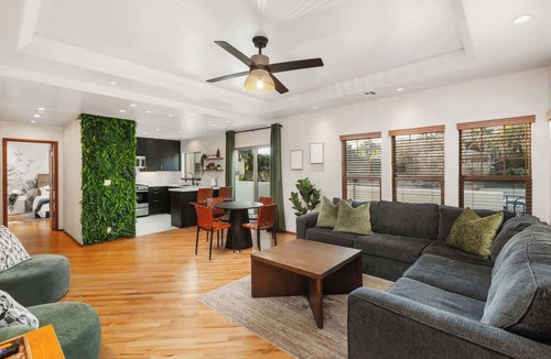 Mission Hills House | Bay & City Views★Sundeck★Hot Tub★Shuffle Board