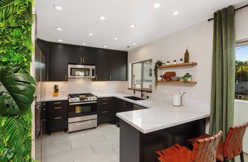 Mission Hills House | Bay & City Views★Sundeck★Hot Tub★Shuffle Board