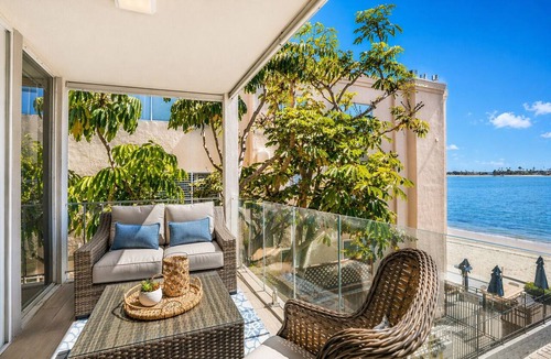Crown Point Condo | Bay-view 2BR condo in Crown Point with pool, patio, and beach access.