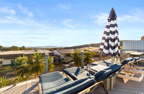 Bay Ho House | Bayside Bliss House - Pool Spa Views
