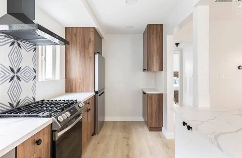 Crown Point House | Beach Home W AC - 5 BR - Free Parking - EV Charge