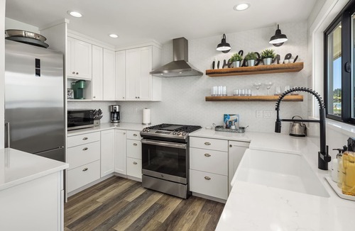 Camano Island House | Beachfront - Modern 2-bedroom house on beautiful Camano Island; Sleeps 10