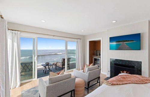 Lower Hermosa House | Beachfront Windansea Escape ideal for families