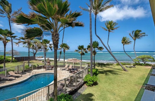 Wailua Apartment | Beachfront with AC, walkable and central