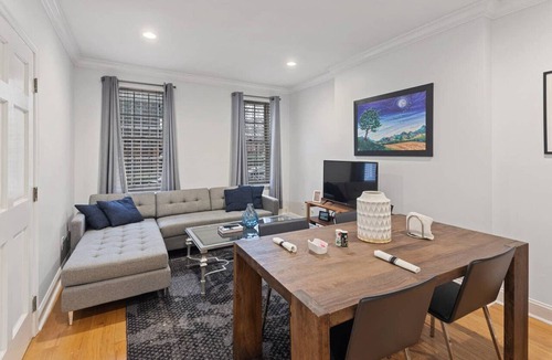 Graduate Hospital Condo | Beautiful 2 bedroom in Graduate Hospital w Back Patio