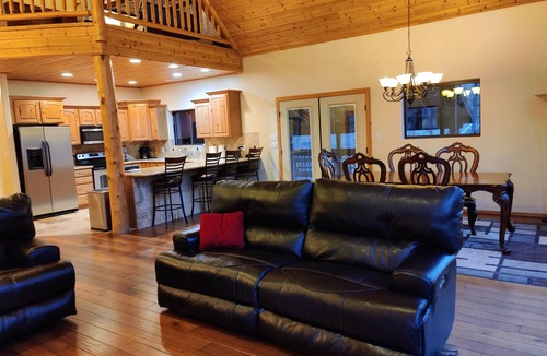 Heber House | Beautiful Forest Lakes home-best of getting away w/Starlink WiFi & EV charging