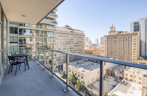 Civic Core Apartment | Beautiful Gaslamp 2BR w/Gym, Sauna & W/D, nr shops, by Blueground