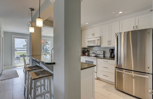 South Beach Villa | Beautiful Lands End Townhome with Spectacular Water Views & Close to Beach