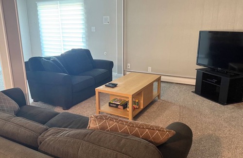 Granite City House | Beautiful Remodeled 3 Bedroom Home Just Outside of St. Louis