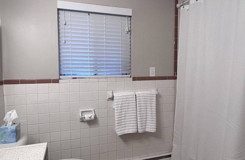 Granite City House | Beautiful Remodeled 3 Bedroom Home Just Outside of St. Louis