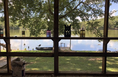 Kelso House | Beautiful Rustic Cabin On Lincoln Lake Is A Sportsman paradise.