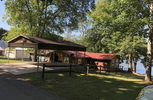 Kelso House | Beautiful Rustic Cabin On Lincoln Lake Is A Sportsman paradise.