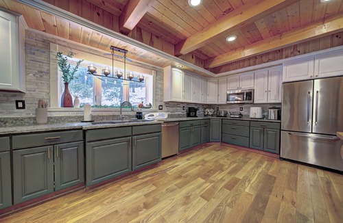 Greentown House | BEST HOUSE LAKEFRONT 5 bedroom house in Gorgeous Lake Wallenpaupack HOT TUB