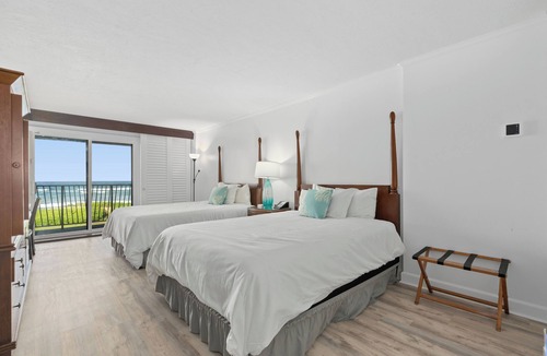 Hanamaulu Condo | BEST Ocean View on Property 2 Queen beds Beachfront Resort, restaurant's on site