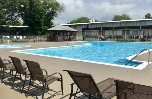 Bethlehem House | Best Value, Quality Stay! Outdoor Pool, Parking Onsite, Breakfast, Pets Allowed