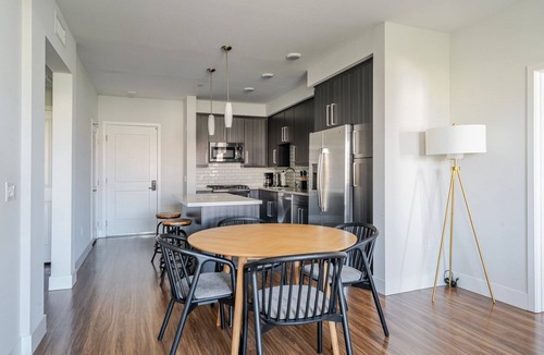 Pacific Highlands Ranch Apartment | Blueground | Carmel Valley, pool, nr Torrey Pines