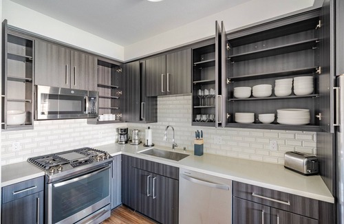 Pacific Highlands Ranch Apartment | Blueground | Carmel Valley, pool, nr Torrey Pines