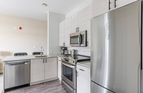 Edgewater Apartment | Blueground | Edgewater, fitness center, nr Lake