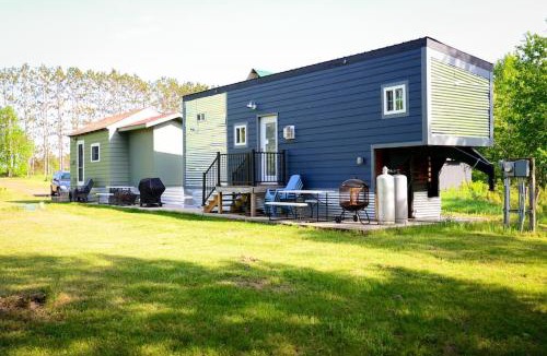 Hinckley House | BlueTinyHome with Hottub