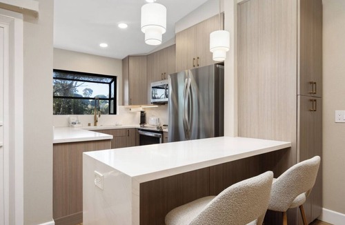 La Jolla Village Condo | Boardwalk Treehouse- La Jolla Monthly Rental Near Beaches, Torrey Pines, UCSD