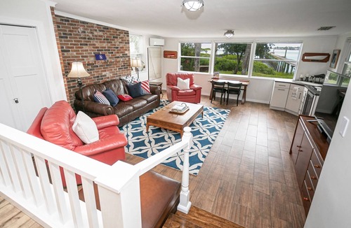 St. Augustine Cottage | Boathouse Cottage, Historic District, Private Pier, 1 Block to Trolley & Fort