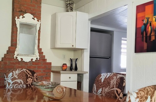 Mission Hills House | Boho-Chic Bungalow: 5 Mins to Downtown & Airport spacious one bedroom San Diego