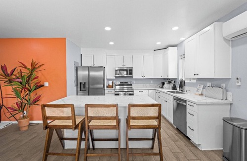 Serra Mesa House | Boho Vibrant San Diego House w/Patio, Grill & Games