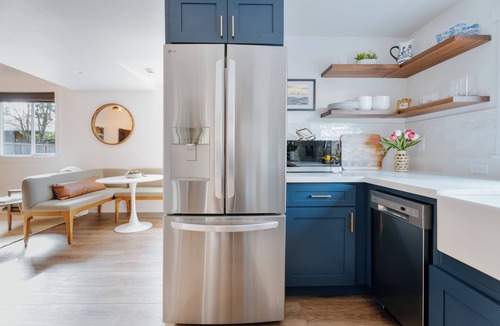 Everett House | Boutique Stay w/Covered Patio, Sauna, AC, Attic Hideaway + Mins to Water