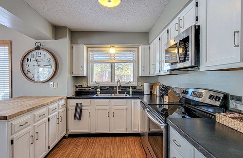 Bemidji Condo | Breezy Hills - Unit 4; Lake Bemidji, King Bed, Kayaks, PB Trail private access