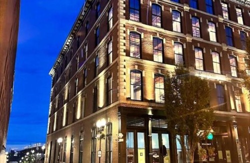Downtown St. Louis Apartment | Brick & Bed Riverfront Lofts, G 208