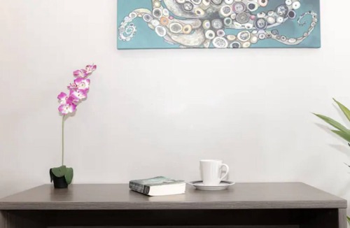 Old Town House | Bright Apt Near All w/Bikes, Parking, WiFi, HBO