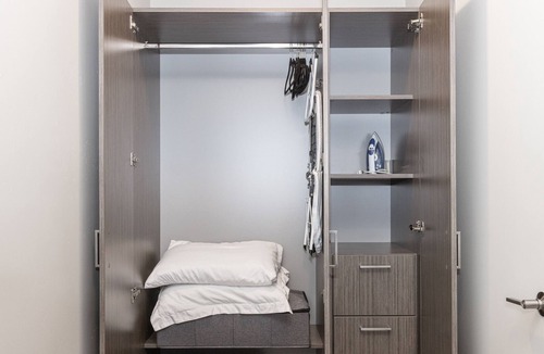 Old Town House | Bright Apt Near All w/Bikes, Parking, WiFi, HBO