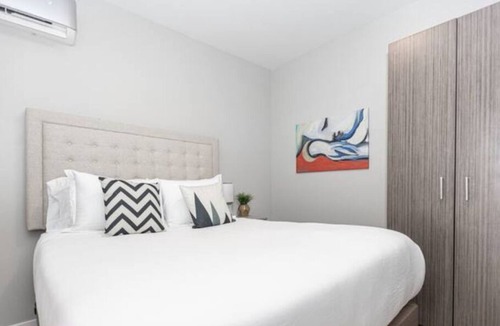 Mission Hills Apartment | Bright ☀️ Old Town. Parking/WiFi. Cable/Walk to All