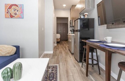 Mission Hills Apartment | Bright ☀️ Old Town. Parking/WiFi. Cable/Walk to All