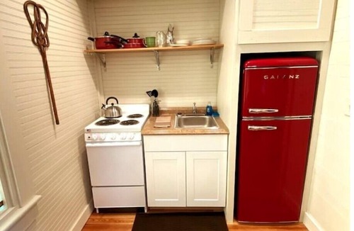 Jacksonville Cabin | Bunkhouse Seventy-Four - Cute, quaint and just minutes from Jacksonville, IL