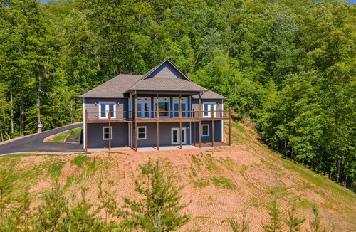 Franklin Cabin | Butterfly Mountain Cabin for 8 w/amazing view+wifi, 3 bdrm, 3.5 bath, & firepit