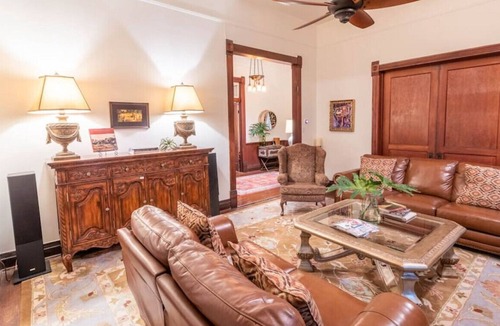 New Braunfels Villa | Cabernet Villa at Zink Haus*1 Block to Comal River*Walk to Downtown NBTX