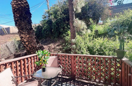 Allied Gardens Cottage | Calligraphy guest suite w/private deck & entrance