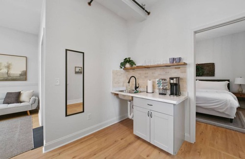 St. Charles Apartment | Calming, Chic Space w/Natural Light- Owl Suite