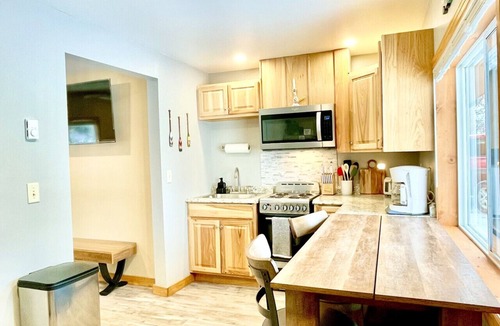 Grand Rapids Apartment | Campfire Cottage | McKinney Lake Cottages | One Bedroom | One Bath