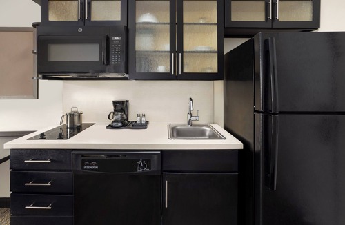 Chester Hotel | Candlewood Suites Chester - Philadelphia International Airport by IHG