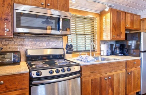 Lake Junaluska Cottage | Carruth Cottage - Studio APT, Walk to Lake Junaluska Conference Center, Lake