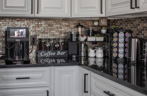 Maple Grove House | Casa Blanca - Luxury 6BR Retreat with Games Room and Lake Views
