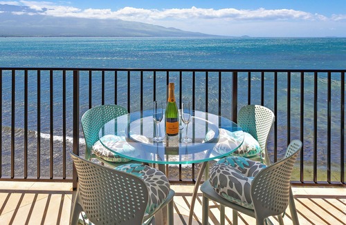 Maalaea Apartment | Celebrate Honeymoon, Anniversary or Birthday.Panoramic Ocean View!